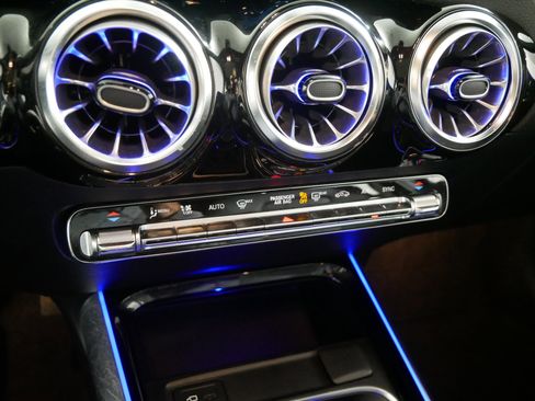 Used 2023 Mercedes-Benz GLA 250 4MATIC image 23