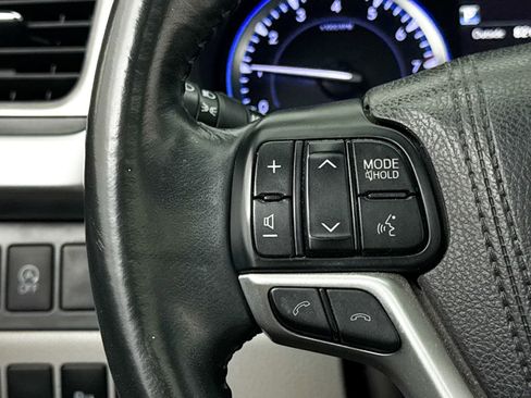 Used 2018 Toyota Highlander Limited AWD/4WD image 34