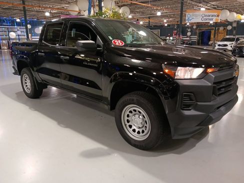 Used 2025 Chevrolet Colorado W/T AWD/4WD image 5