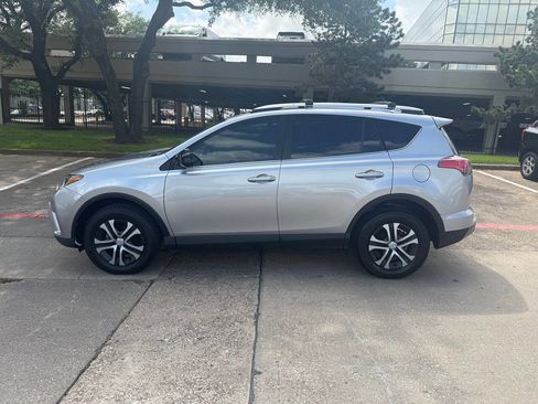 Used 2016 Toyota RAV4 LE image 3