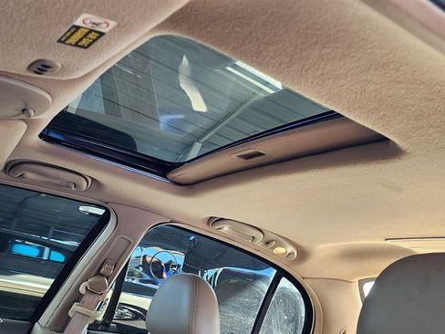 Used 2001 Lincoln Continental image 25