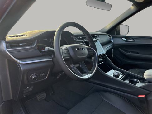 New 2025 Jeep Grand Cherokee L Altitude image 16