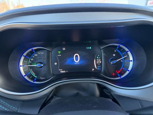 Used 2017 Chrysler Pacifica Platinum image 4