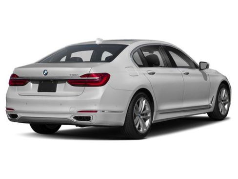 Used 2019 BMW 750i xDrive w/ Luxury Rear Seating Package AWD/4WD image 5