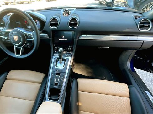 Used 2020 Porsche 718 Boxster RWD image 16