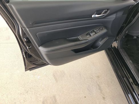 Used 2025 Nissan Altima 2.5 SV FWD image 28