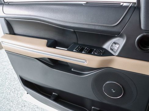 Used 2022 Ford Expedition Limited image 23