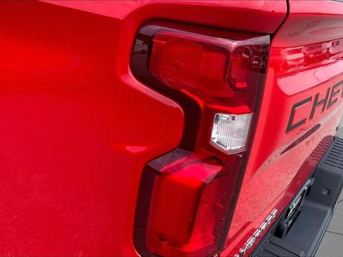 Used 2021 Chevrolet Silverado 1500 LT Trail Boss w/ Convenience Package II AWD/4WD image 28