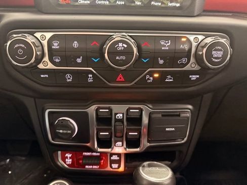 Used 2021 Jeep Gladiator Rubicon AWD/4WD image 36