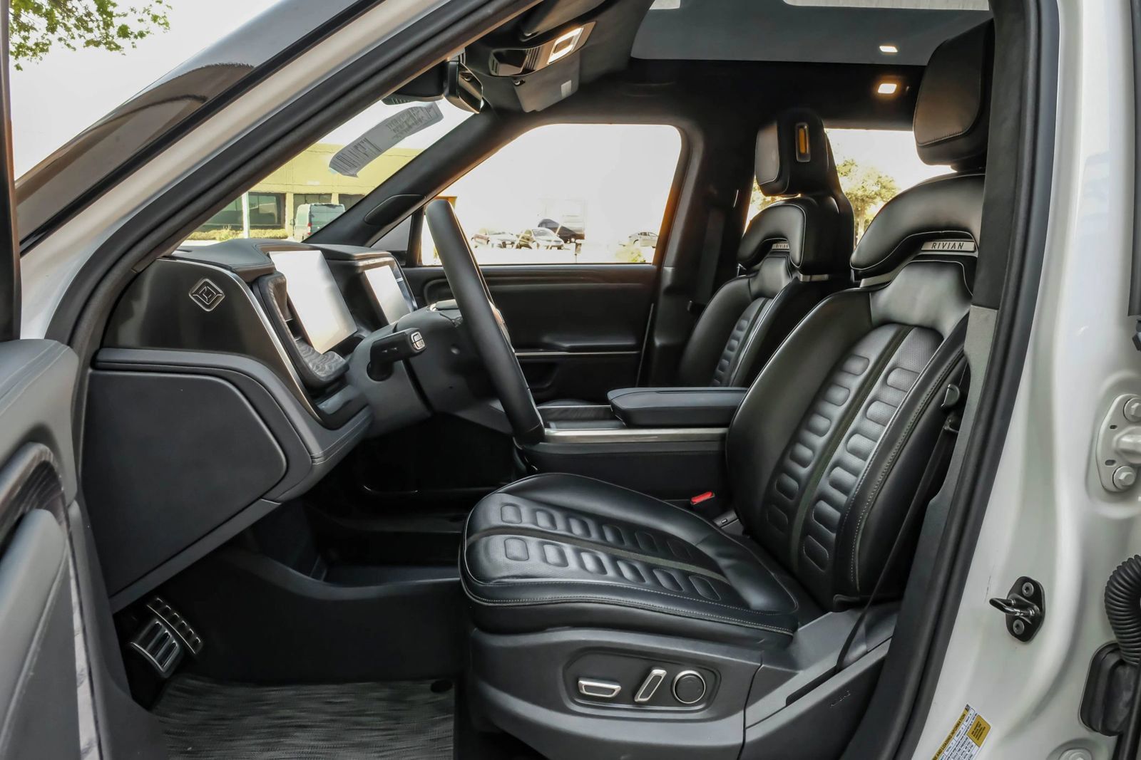Used 2024 Rivian R1S Adventure Dual AWD/4WD image 3