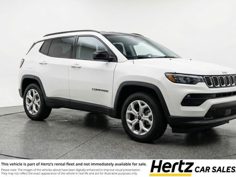 Used 2025 Jeep Compass Latitude AWD/4WD image 1