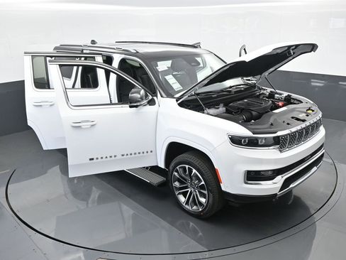 Used 2024 Jeep Grand Wagoneer Series III image 65