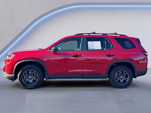 Used 2025 Honda Pilot TrailSport image 2