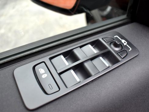 Used 2021 Land Rover Discovery Sport SE image 39