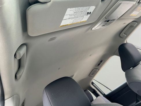 Used 2023 Toyota Highlander L image 6