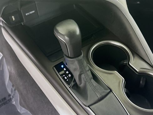 Used 2021 Toyota Camry SE FWD image 20