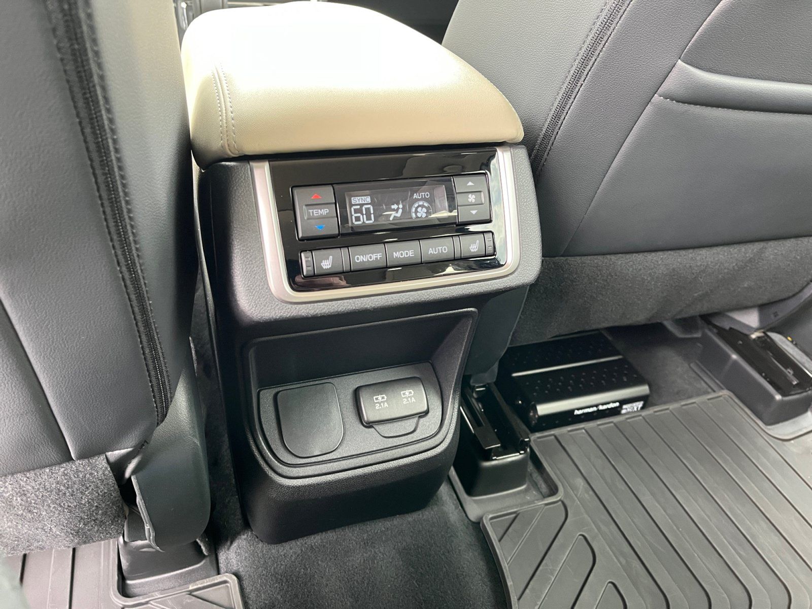 Used 2022 Subaru Ascent Limited w/ Technology Package AWD/4WD image 32