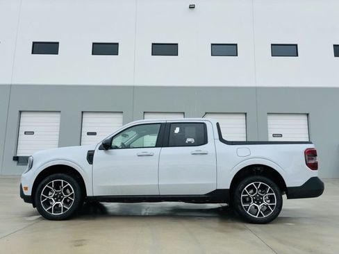New 2026 Ford Maverick Lariat image 3