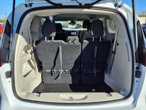 Used 2023 Chrysler Voyager LX image 24