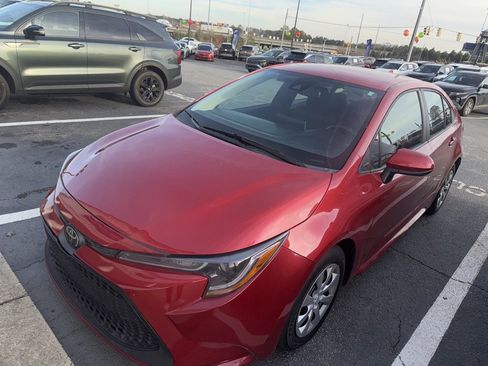 Used 2021 Toyota Corolla LE image 4