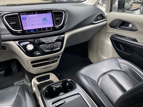 Used 2022 Chrysler Pacifica Touring-L FWD image 20