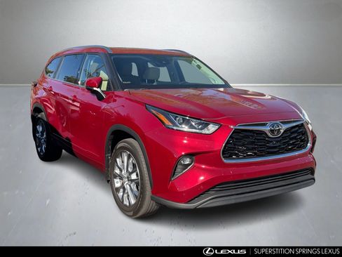 Used 2024 Toyota Highlander Limited image 2