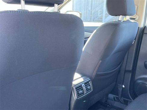 Used 2020 Nissan Rogue Sport S image 18