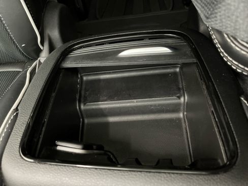 Used 2023 Chrysler Pacifica Limited w/ Uconnect Theater Family Group image 31