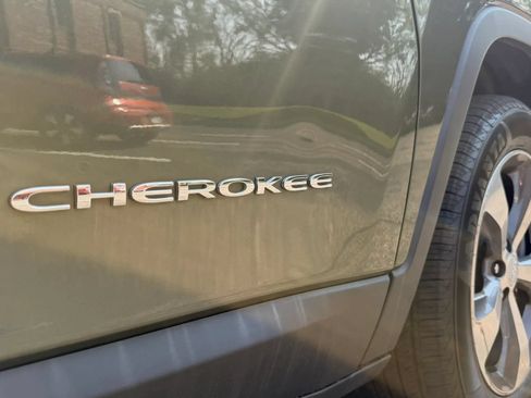 Used 2020 Jeep Cherokee Limited AWD/4WD image 39