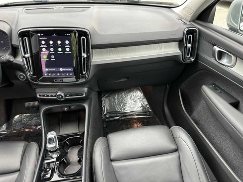 Certified 2025 Volvo XC40 B5 Plus AWD/4WD image 19