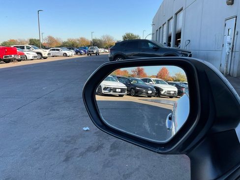 Used 2025 Toyota Corolla LE image 18