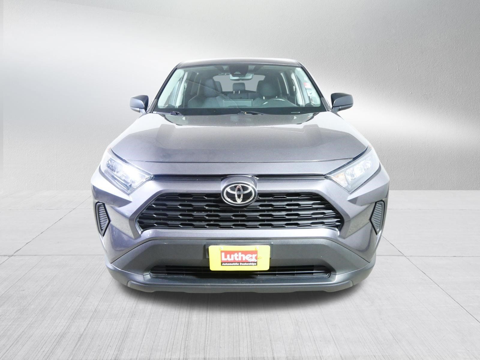 Used 2022 Toyota RAV4 LE AWD/4WD image 2
