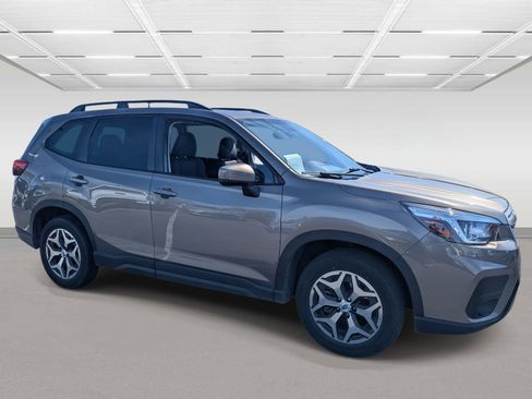 Used 2020 Subaru Forester Premium image 7