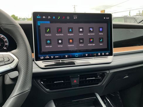 New 2026 Volkswagen Tiguan SEL R-Line AWD/4WD image 18