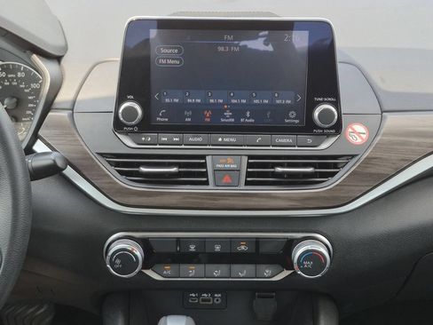 Used 2025 Nissan Altima 2.5 SV FWD image 20