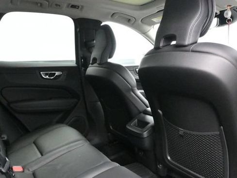 Used 2021 Volvo XC60 T6 Momentum AWD/4WD image 16