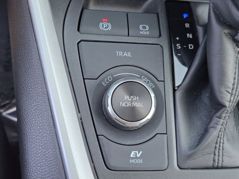 Used 2024 Toyota RAV4 LE AWD/4WD image 19