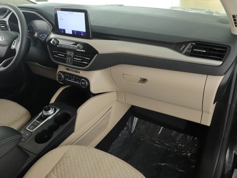 Used 2020 Ford Escape SE image 20