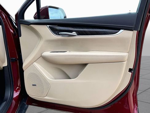 Used 2018 Cadillac XT5 FWD image 23