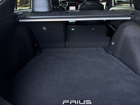 Used 2022 Toyota Prius FWD image 15