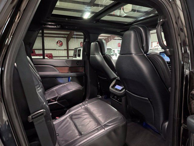 Used 2022 Lincoln Navigator Reserve AWD/4WD image 19