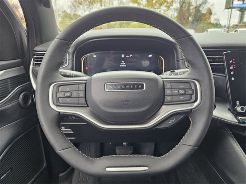 Used 2025 Jeep Wagoneer Series II image 23