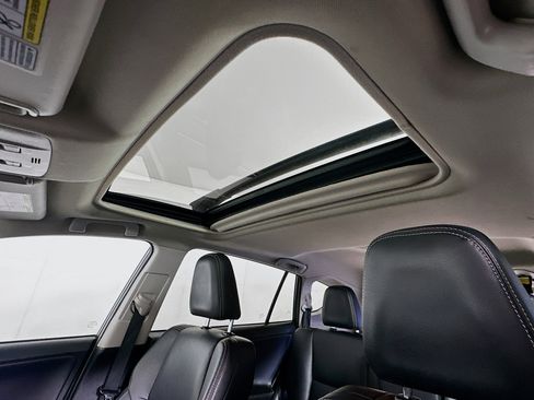 Used 2015 Toyota RAV4 Limited image 24