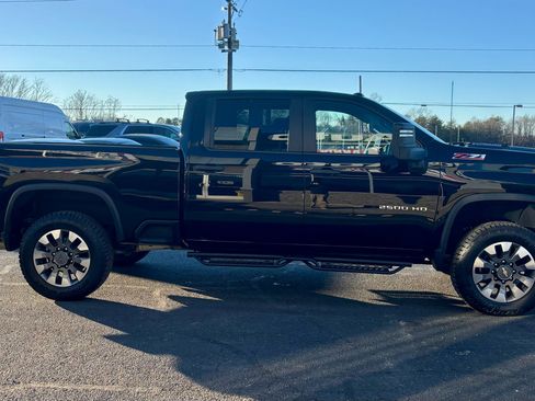 Used 2024 Chevrolet Silverado 2500 Custom w/ Custom Value Package image 5