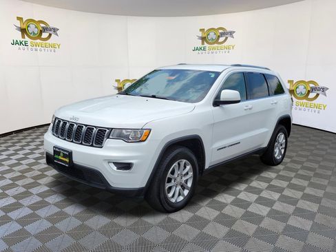 Used 2021 Jeep Grand Cherokee Laredo AWD/4WD image 3