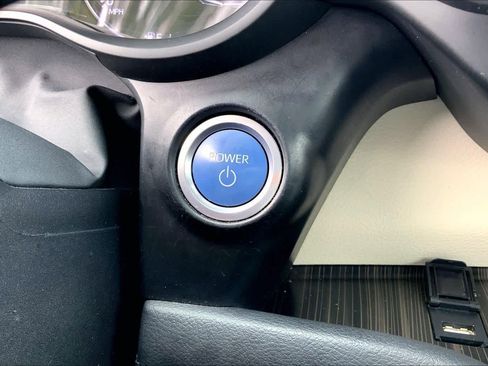 Used 2021 Toyota Sienna Limited image 30