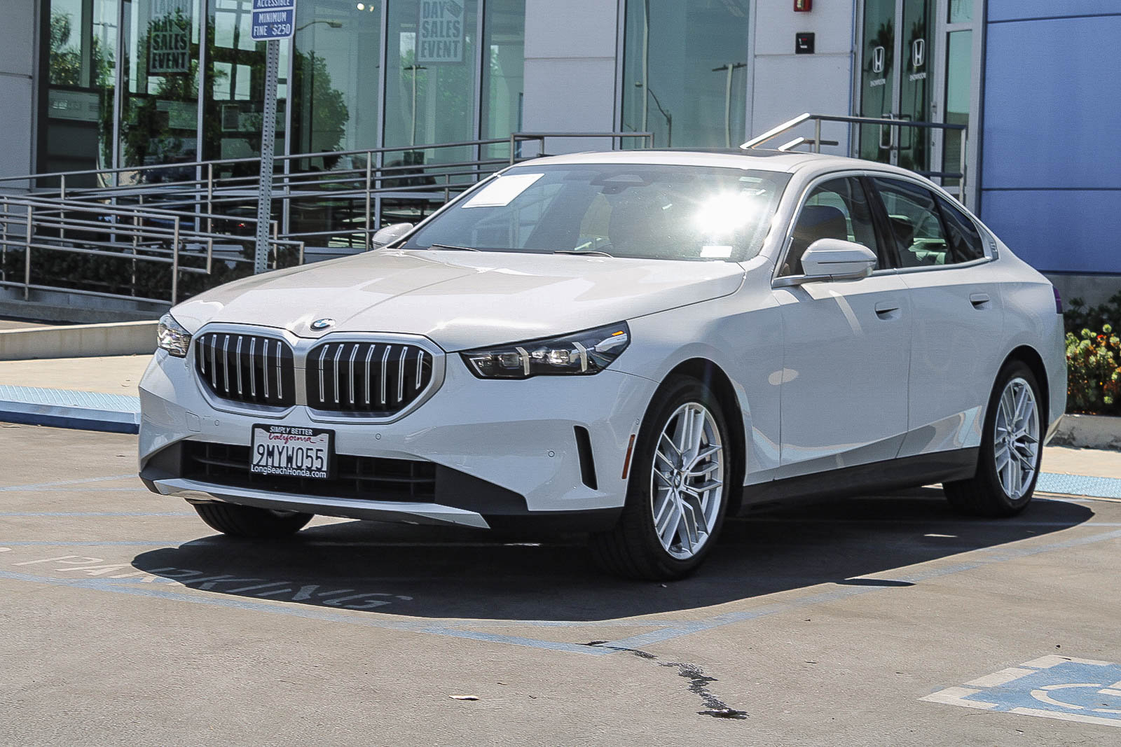 Used 2024 BMW 530i w/ Convenience Package RWD image 3