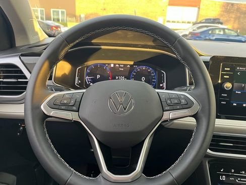 New 2025 Volkswagen Taos SEL image 9