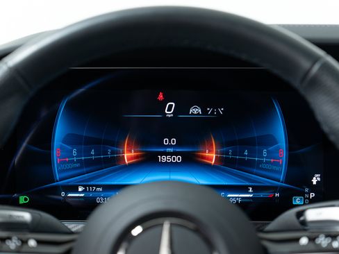 Used 2024 Mercedes-Benz AMG GT 63 image 19