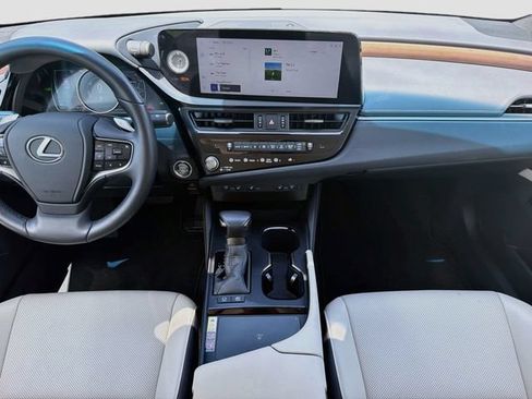 Used 2025 Lexus ES 300h w/ Premium Package FWD image 19